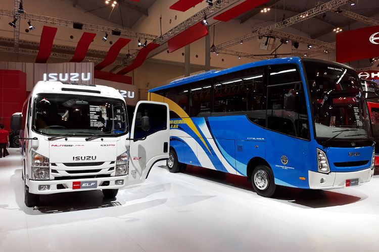 Isuzu dan sejumlah bus hasil olahan karoseri di GIIAS 2017.