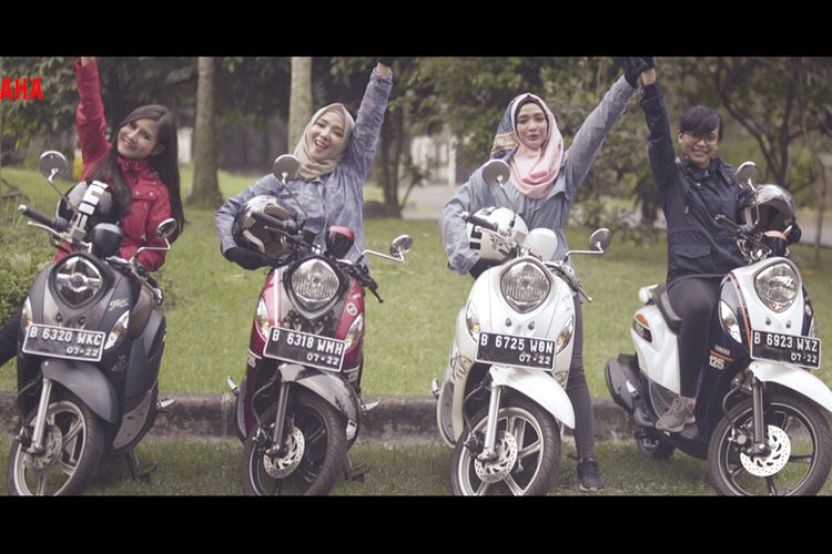 Penggalan scene pada TVC Yamaha New Fino yang makin kentara membidik pasar wanita muda.