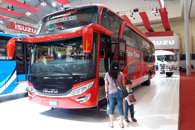 Bus LT 134 Isuzu yang sudah digunakan PO Fajar Timur.