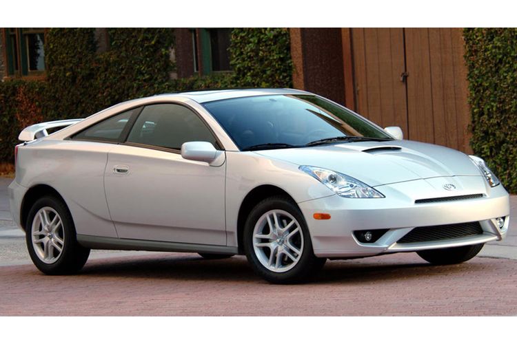 Toyota Celica buatan tahun 2004.