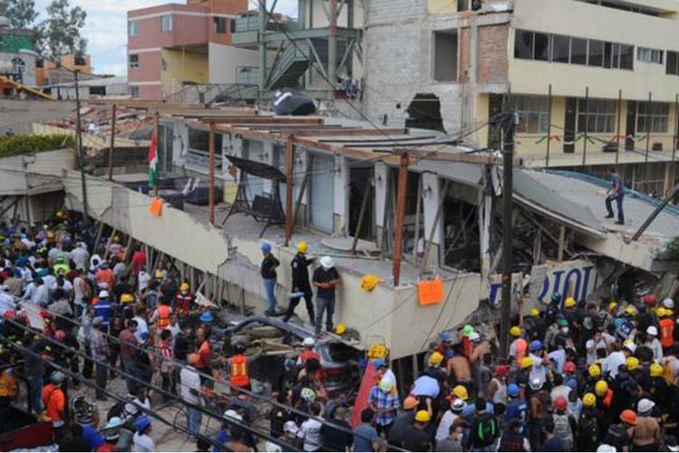 Lebih dari 20 anak dan dewasa meninggal dunia ketika sekolah Enrique Rebsamen di Mexico City, ambruk.