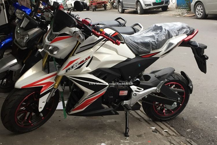 Yamaha MX-Slaz mengemban model yang sangat mirip dengan M-Slaz, tapi dengan kapasitas mesin yang lebih kecil.