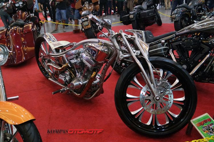 Motor berbasis Harley-Davidson Softail Evolution 1995 yang dibuat menggunakan stainless-steel oleh Kromwork mendapatkan gelar Best Kustom Bike Show di Kustombike 2017.
