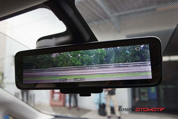 Spion pada Nissan Note e-Power, bisa menampilkan pandangan belakang dan 360 derajat.