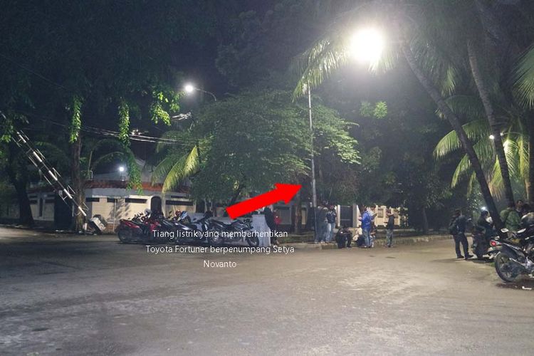 Lokasi kejadian kecelakaan yang melibatkan Ketua DPR Setya Novanto di Jalan Permata Berlian menuju arah Permata Hijau, Kamis (16/17/2017).