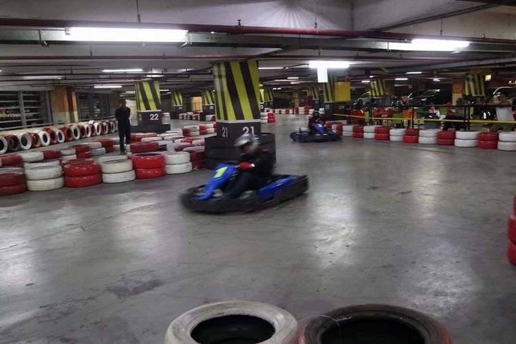 Arena gokar Speedy Karting kini resmi menggunakan lokasi baru indoor di area parkir Plaza Semanggi lantai 8, Jakarta Selatan., Kamis (11/1/2018). Sebelumnya berada di Hanggar Teras, Pancoran, Jakarta Selatan, sejak 2001. 