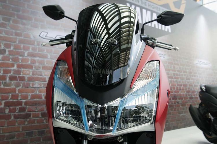 Yamaha Lexi 125 menggunakan lampu depan LED.