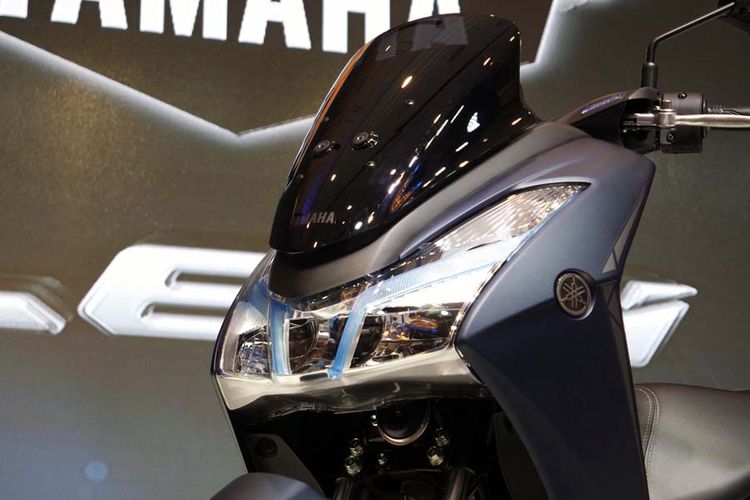 Yamaha Lexi 125 menggunakan lampu depan LED.