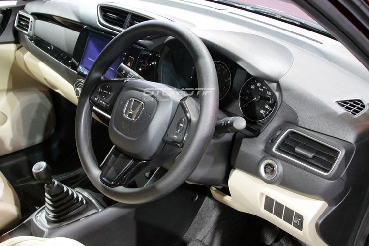 All-New Honda Amaze. Generasi kedua sedan Brio ini mendebut di Delhi Auto Expo 2018.