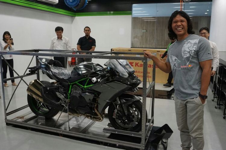 Satu-satunya Orang Indonesia Pemilik Kawasaki Ninja H2 ...