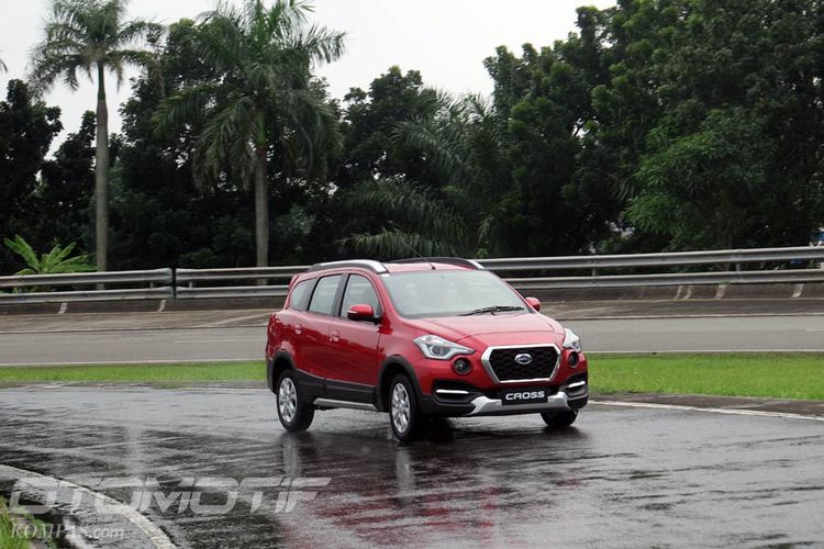 Datsun Cross diuji di Proving Ground Bridgestone di Karawang, Jawa Barat, pada Jumat (8/3/2018).