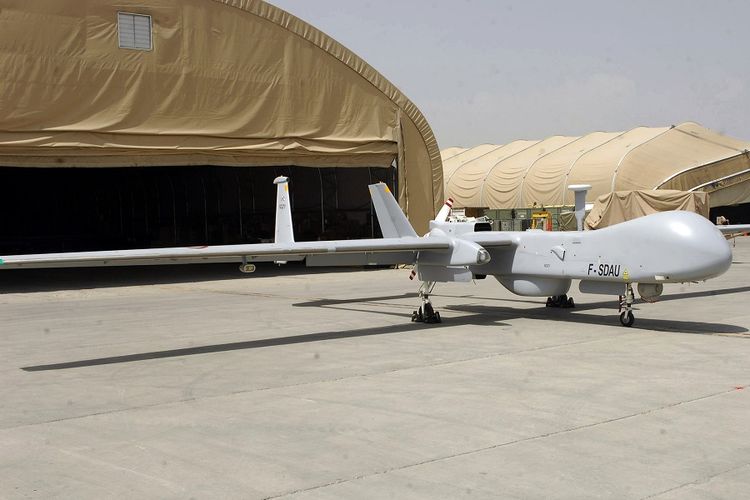 Sebuah drone tempur terparkir di Pangkalan Udara Bagram, Afghanistan, pada 2009.