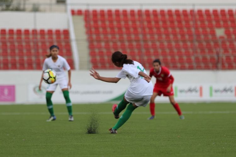 Laga timnas putri Indonesia melawan Yordania di Amman, Yordania, Selasa (/13/2018). Laga tersebut dimenangkan Yordania dengan skor 3-0.