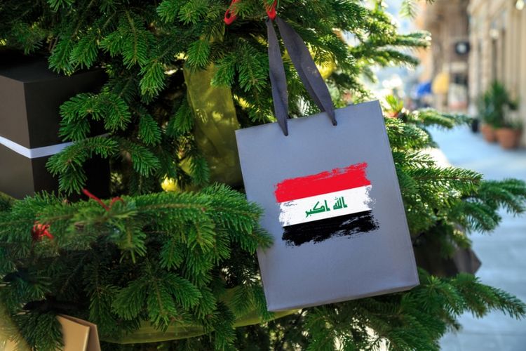Ilustrasi pohon Natal dengan dekorasi bergambar bendera Irak. (Shutterstock)