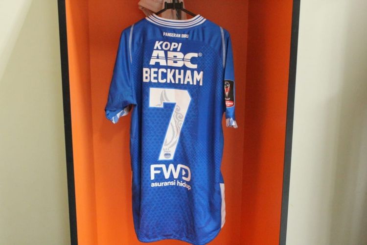 Kaos Persib Bandung nomor 7 yang dipakai Beckham Putra Nugraha.