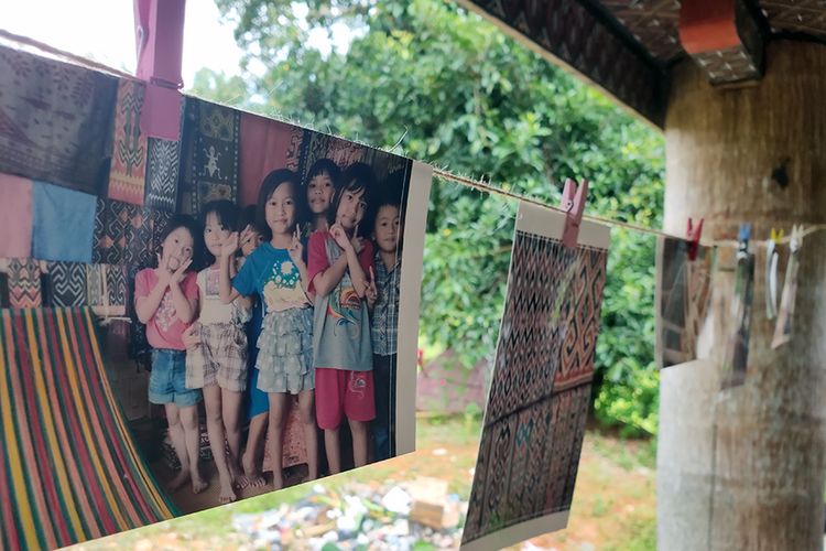 Hasil foto para penenun di Desa Sadan, Toraja