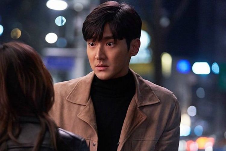 Member Super Junior Choi Siwon berperan sebagai penipu dalam drama My Fellow Citizens.