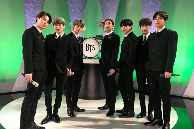 Boyband BTS saat tampil dalam The Late Show with Stephen Colbert, pada Rabu (15/5/2019) malam,