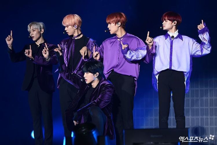 Boyband AB6IX dalam showcase mini album debut mereka di Olympic Hall, Seoul, Korea Selatan, Rabu (22/5/2019).