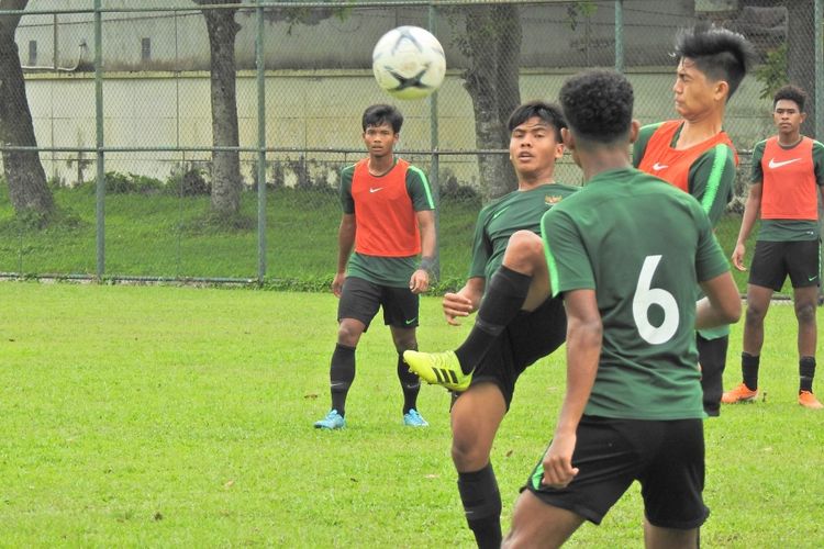 Tim nasional U-18 Indonesia menjalani latihan perdana di Vietnam sebagai persiapan menghadapi ajang Piala AFF U-18.