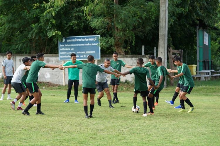 Tim nasional U-15 Indonesia sedang menjalani sesi latihan selama Piala AFF U-15 2019 di Thailand.