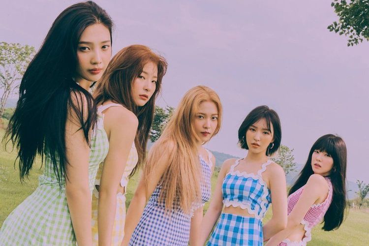 Girlband Kpop Red Velvet dalam video musik Umpah Umpah.