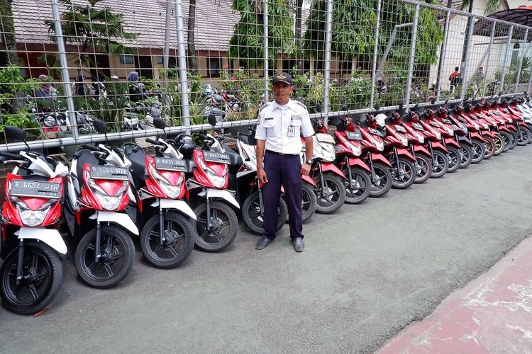 Slamet Gunaedi Petugas Keamanan SMAN 4 Kota Tangerang