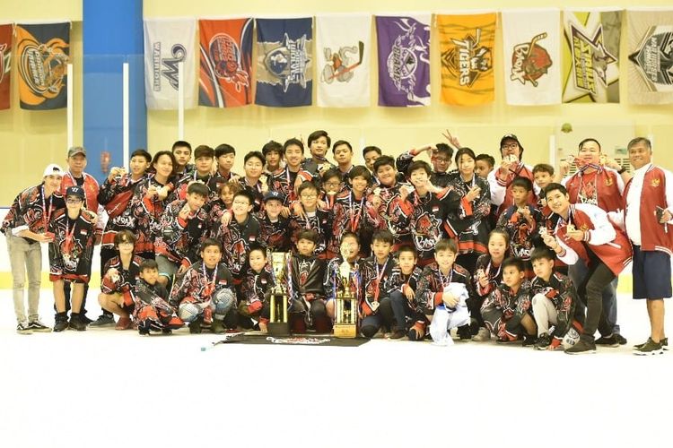 Klub hoki es asal Jakarta, Indonesia Badax Ice Hockey Club mampu meraih dua gelar di ajang ?Warriors Cup? Asian Youth Hockey League (AYHL) 2019, awal Agustus di Kunming, China.
