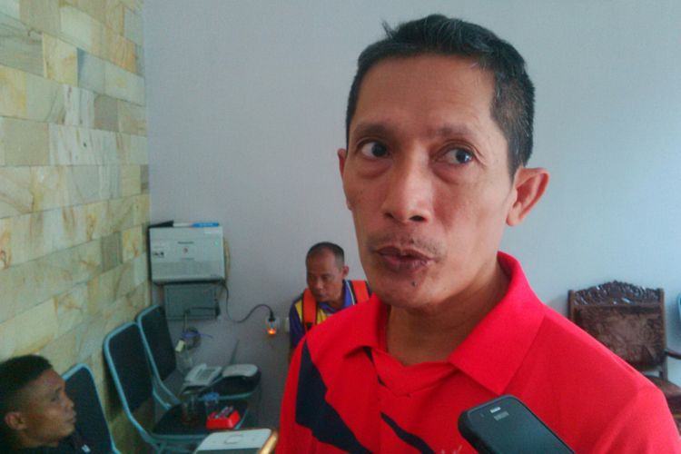 Asisten pelatih kontingan NPC Indonesia cabor bulu tangkis, Jarot Hernowo di Sekretariat NPC Indonesia di Solo, Jawa Tengah, Senin (15/1/2018).