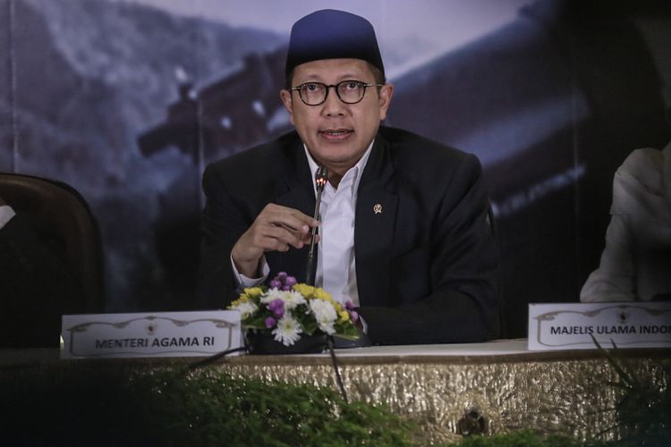 Menteri Agama Lukman Hakim memberikan keterangan pers hasil sidang isbat di Kementerian Agama RI, Jakarta, Kamis (14/06/2018). Pemerintah menetapkan hari raya Idul Fitri 1439 H jatuh pada hari Jumat 15 Juni 2018.