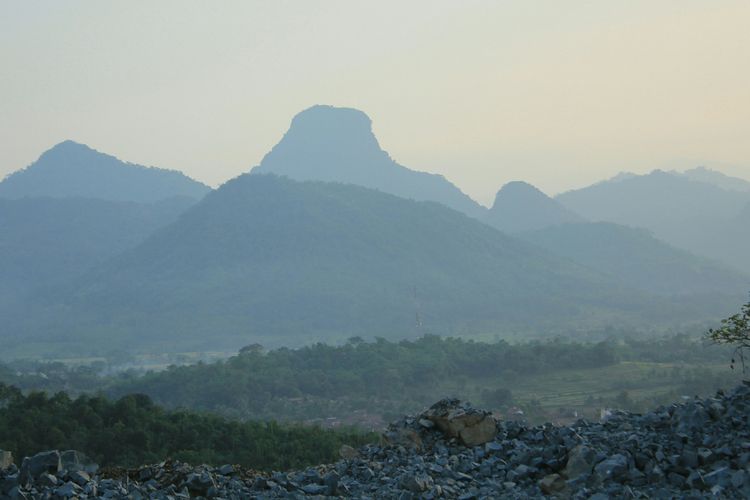 Pegiat lingkungan mengusulkan Pegunungan Sanggabuana di Kabupaten Karawang, Jawa Barat, menjadi kawasan suaka margasatwa. 