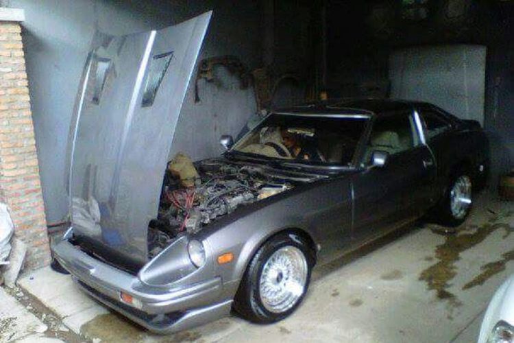 Nissan Fairlady 280-ZX lansiran 1979 milik Helmy Sarosa, pemilik bengkel Kedai Built Up. Mobil ini tadinya dibeli dalam kondisi tidak bisa jalan, sampai kemudian diperbaiki dan dijual seharga Rp 500 juta.