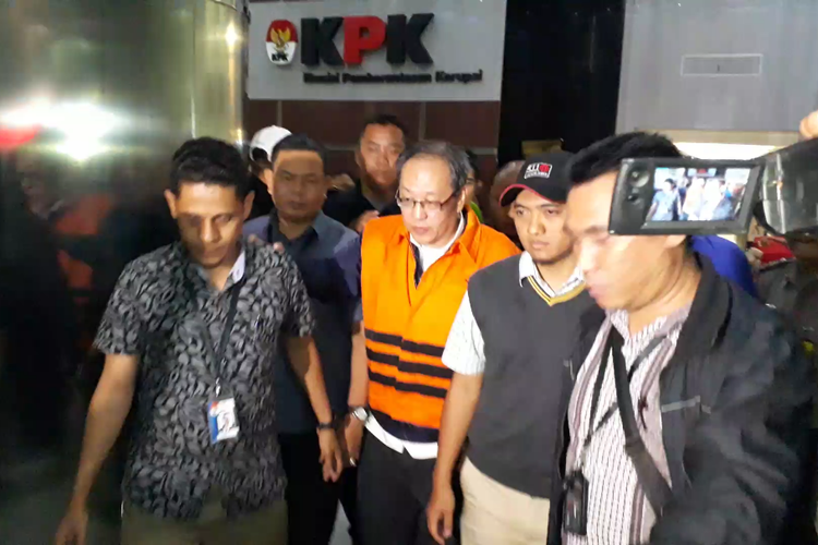 Komisi Pemberantasan Korupsi (KPK) menahan tersangka kasus dugaan korupsi pada proyek pengadaan e-KTP, Made Oka Masagung, Rabu (4/4/2018).