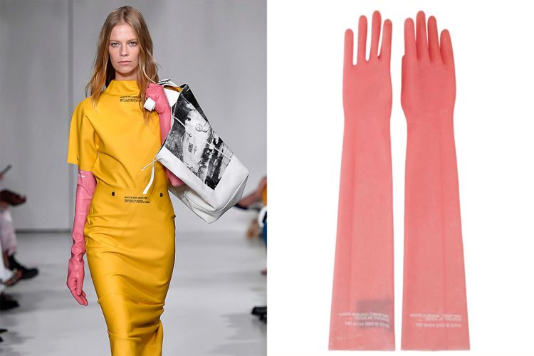 Sarung tangan karet Calvin Klein seharga Rp 5 juta-an