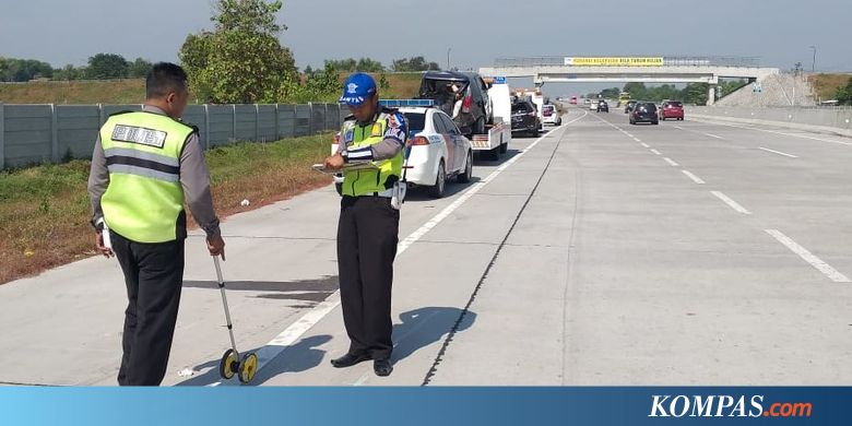 Isuzu Tabrak Daihatsu di Tol Sragen-Solo, 1 Tewas dan 6 Luka-luka