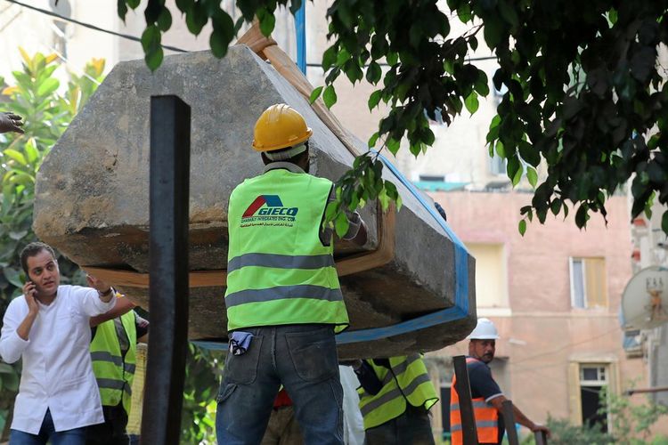 Foto: Detik-detik Dibukanya Peti Mati Hitam dari Zaman Firaun