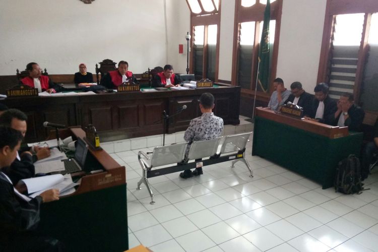 Mantan Kalapas Sukamiskin Wahid Husein menjadi saksi dalam sidang suap Kalapas Sukamiskin dengan terdakwa Fahmi Darmawansyah di Pengadilan Tipikor Bandung, Kota Bandung, Jawa Barat, Rabu (24/1/2018).