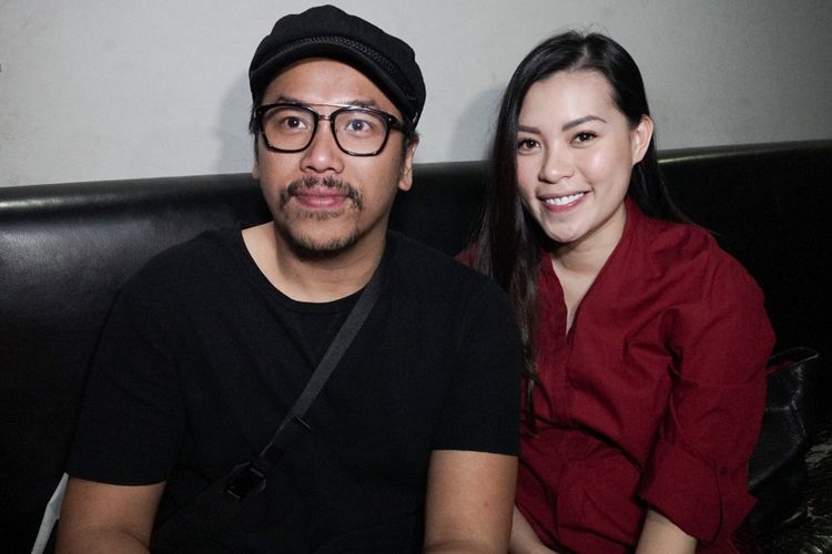 Pasangan selebritis Sammy Simorangkir dan Viviane saat ditemui disela sesi latihan untuk Konser Perjalanan Cinta di Studio Abee, Gandaria, Jakarta Selatan, Selasa (26/6/2018). 
