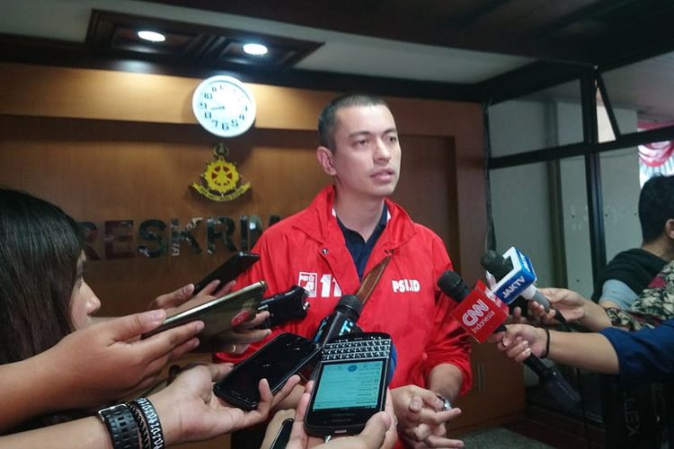 Politisi Partai Solidaritas Indonesia (PSI) Rian Ernest kembali mendatangi Direktorat Tindak Pidana Siber Bareskrim Polri, Jakarta, Jumat (12/10/2018). 
