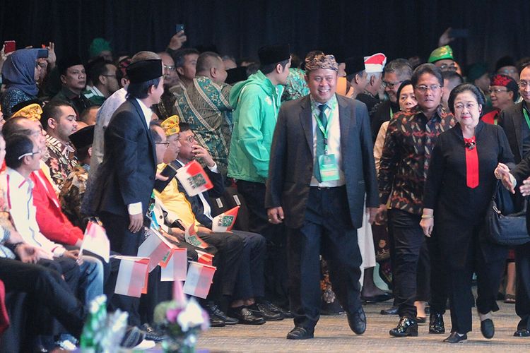 Presiden kelima Megawati Soekarnoputri (kanan) hadir pada Pembukaan Muktamar V Partai Kebangkitan Bangsa (PKB) di Nusa Dua, Badung, Bali, Selasa (20/8/2019). Muktamar V PKB diselenggarakan pada 20-22 Agustus dengan mengusung tema Melayani Ibu Pertiwi.