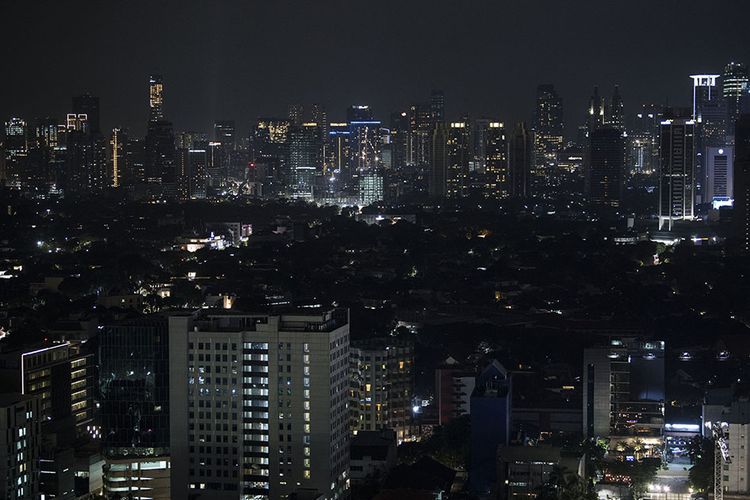 Suasana Ibu Kota saat berlangsung Earth Hour di Jakarta, Sabtu (30/3/2019). Sejumlah gedung bertingkat di Ibu Kota masih tampak menyalakan penerangannya saat berlangsung Earth Hour 2019.