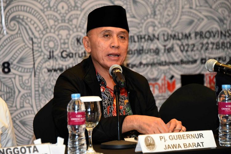 Pj Gubernur Jabar M Iriawan tengah memberikan pengarahan pada Rapat KPU Jabar. Iwan menginginkan Pulkada Jabar berjalan berjalan sukses