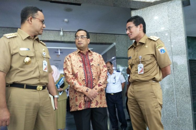 Gubernur DKI Jakarta Anies Baswedan, wakil gubernur DKI Jakarta Sandiaga Uno, dan jajaran pejabat dari Dinas Perhubungan DKI Jakarta berkunjung bertemu dengan Menteri Perhubungan RI Budi Karya Samadi, Senin (4/12/2017).