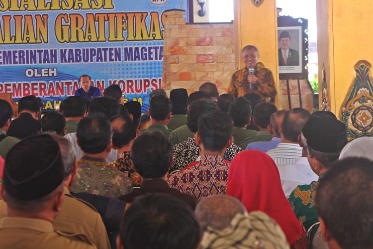 Nyanyikan Lagu Indonesia Raya 3 Stanza, ketua KPK Agus Rahardjo mengajak Pemerintah Kabupaten Magetan melakukan perubahan dalam memberantas tindak pidana korupsi.