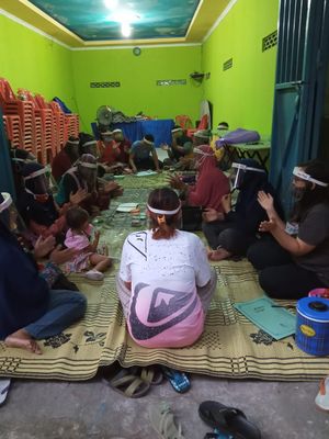 Salah satu pertemuan ibu-ibu di Kampung Gilingan, Surakarta, Jawa Tengah, di tengah situasi pandemi Covid-19.