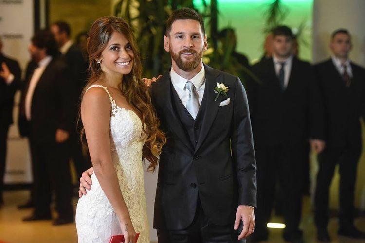 Bintang Barcelona, Lionel Messi, resmi menikahi Antonella Roccuzzo.
