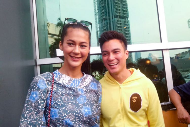 Pasangan Baim Wong dan Paula Verhoeven saat ditemui di Gedung Trans TV, Tendean, Jakarta Selatan, Selasa (4/8/2018).