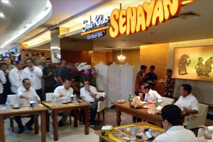 Prabowo dan Jokowi Makan Siang d rumah makan sate Senayan, FX Sudirman Jakarta Selatan, Sabtu (13/7/2019)