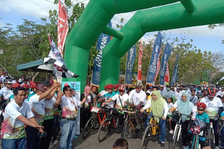Bima, Kota di Pulau Sumbawa, Nusa Tenggara Barat, menjadikan pelaksanaan Gowes Nusantara 2019 sebagai momen untuk menyampaikan pesan damai, pada Minggu (25/8/2019).
