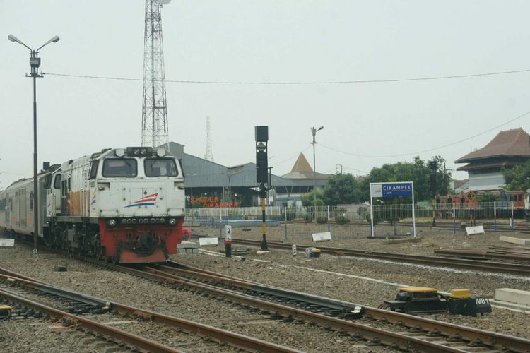 Banyak masukan dari masyarakat,  Pemkab Karawang akan menyurati bpemerintah pusat untuk mengusulkan Commuter Line sampai Stasiun Cikampek.